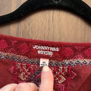 Johnny was embroidered square neck short sleeve shirt. XS